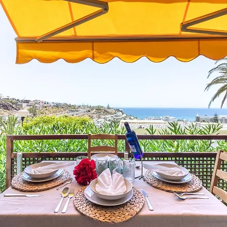 Increible Terraza Con Vistas Al Mar En Apartament